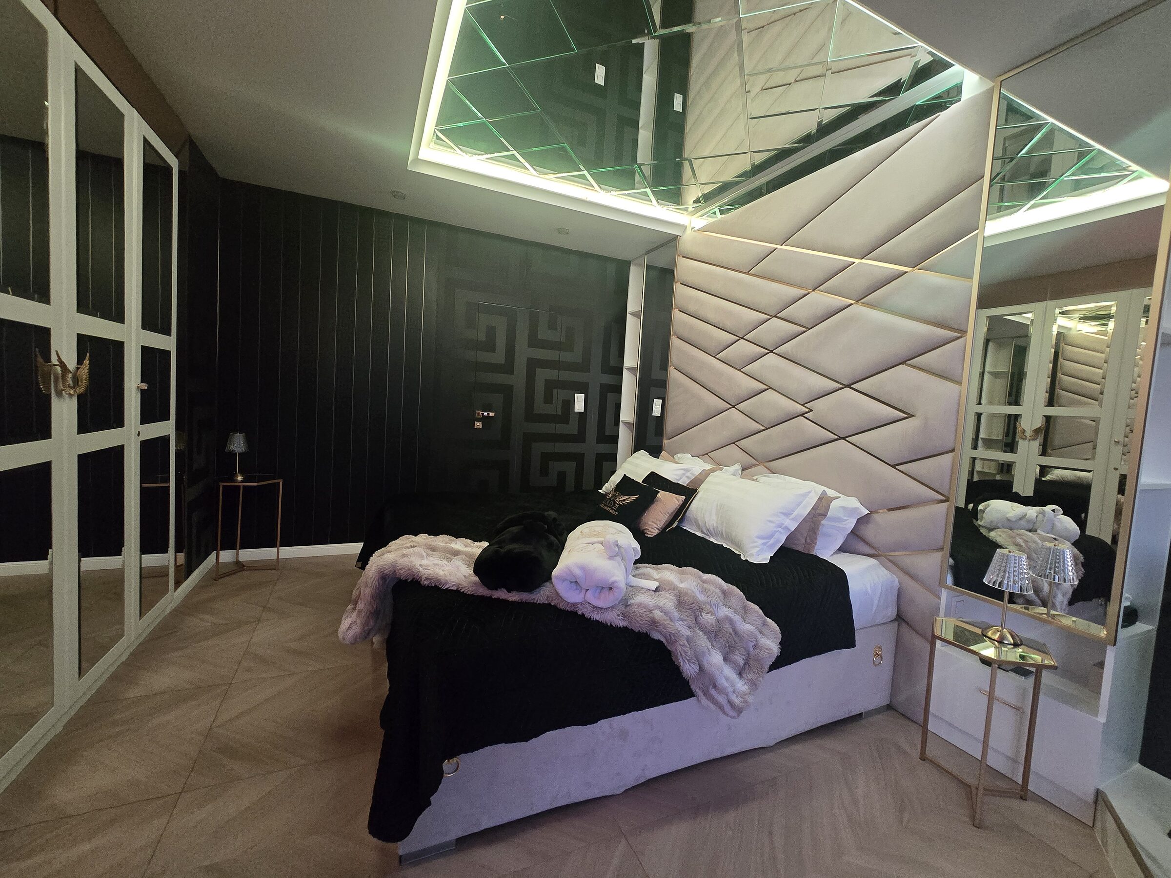 Sypialnia Gold 21 w swietle dziennym